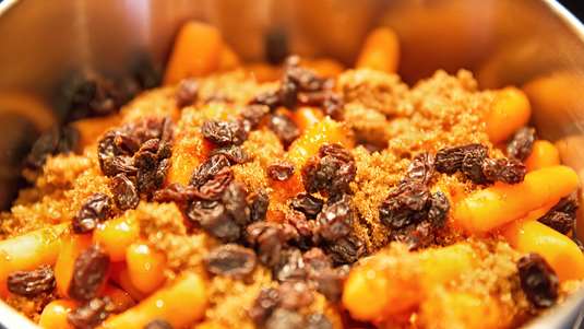 Τουρλού με Σταφίδες και Κουκουνάρι