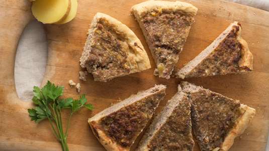 Ανοιχτή Πίτα με Πατάτες και Κιμά