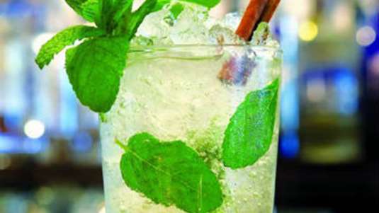 Cinnamon-honey mojito