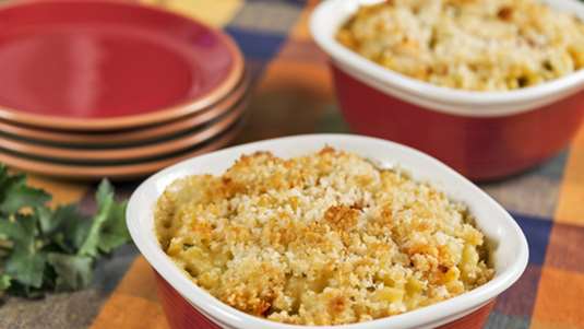 Ζυμαρικά γκρατέν με θαλασσινά και πολλά τυριά