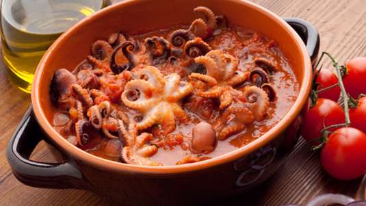 Χταπόδι με μελιτζάνες και πατάτες