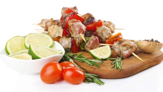 Αρνίσια σουβλάκια με λάιμ και κόλιαντρο
