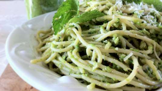 Πράσινη μακαρονάδα