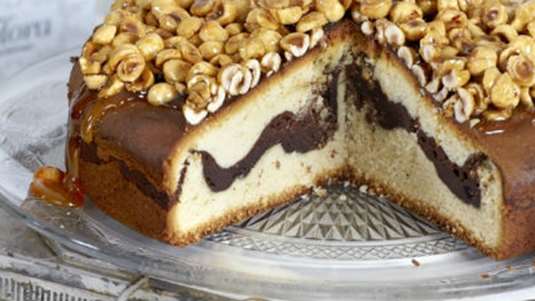 Βασιλόπιτα γεμιστή με σοκολάτα & καραμελωμένα φουντούκια (από το αρχείο συνταγών του Flora)