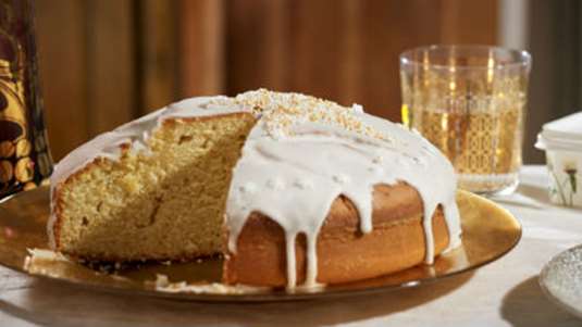 Βασιλόπιτα κέικ με λευκό γλάσσο (από το αρχείο συνταγών του Flora)