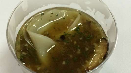 Μανιταρόσουπα με τορτελίνι με κατσικίσιο τυρί και λάδι τρούφας (του σεφ Γιάννη Λουκάκου)