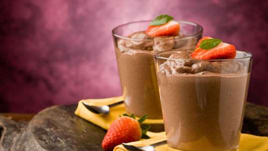 Μους σοκολάτας με φράουλες