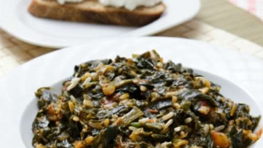 Ρύζι με σπανάκι και κουκουνάρι