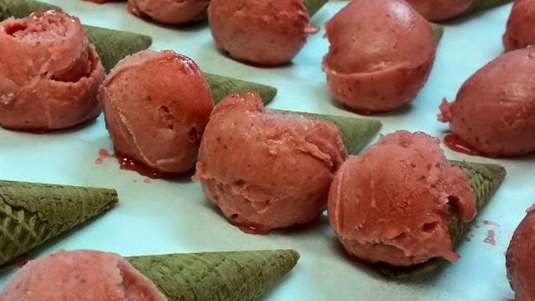 Σορμπέ φράουλα (του Διονύση Αλέρτα)