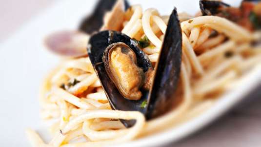 Σπαγγέτι με μύδια, ελαιόλαδο και σκόρδο