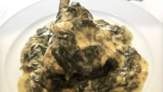 Κατσικάκι με σταμναγκάθι και χόρτα του βουνού