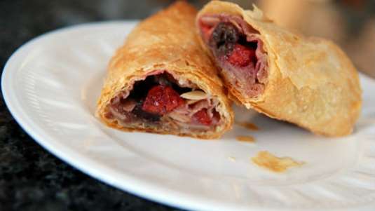 Πιτάκια με κεράσι, αμύγδαλα και τζίντζερ