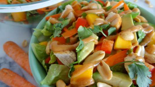 Σαλάτα με κοτόπουλο και μάνγκο 