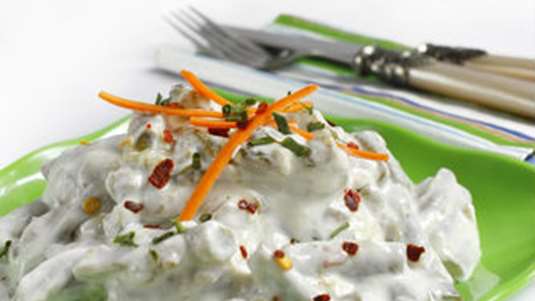 Σαλάτα με ανανά, φρέσκα φασολάκια και ντρέσινγκ γιαουρτιού