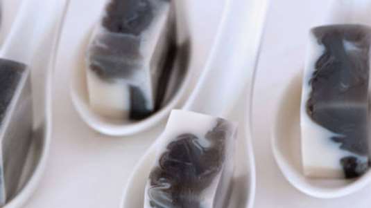 Ζελέ με λικέρ μαστίχα και σοκολάτα