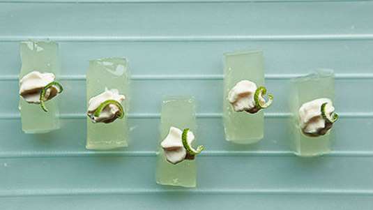 Ζελέ με βότκα και πεπόνι