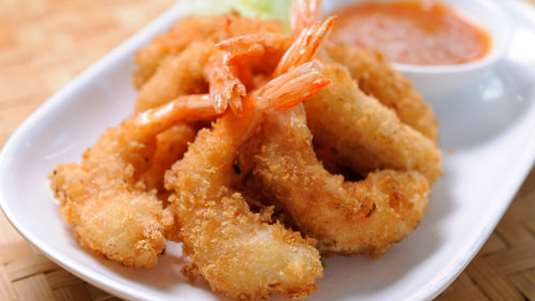 Γαρίδες στο φούρνο με σκορδάτα ψίχουλα ψωμιού