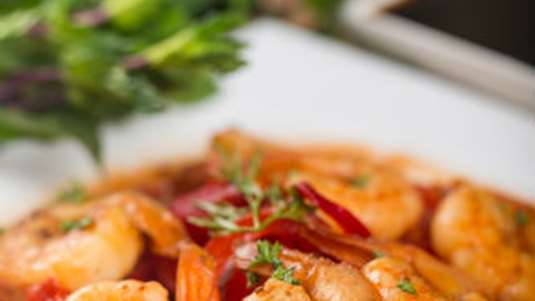 Γαρίδες στο τηγάνι με ντοματίνια και ξύδι βαλσαμικό