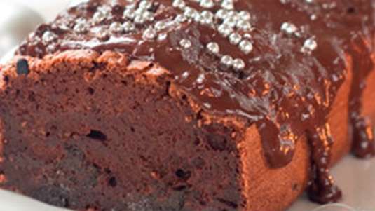 Υγρό κέικ σοκολάτας με γλάσο (συνταγή από τη Γιώτης)