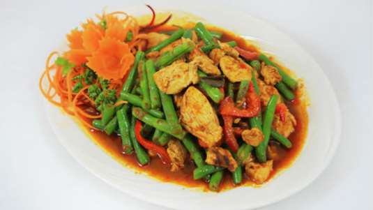 Κοτόπουλο με φασολάκια στην κατσαρόλα 