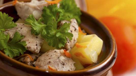 Κοτόπουλο με σελινόριζα φρικασέ