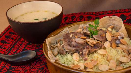 Αρνί με ξερά φρούτα και αμύγδαλα (από τη Β. Αφρική)