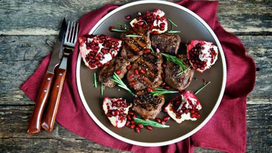 Mοσχαρίσιο φιλέτο με σάλτσα ροδιού