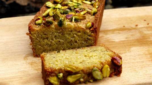 Κέικ με μέλι και φιστίκια Αιγίνης