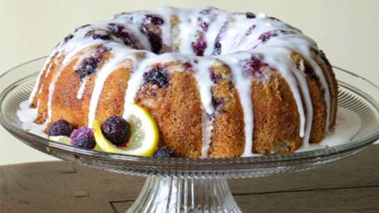 Κέικ πορτοκαλιού με ελαιόλαδο και γλυκάλμυρες ελιές 