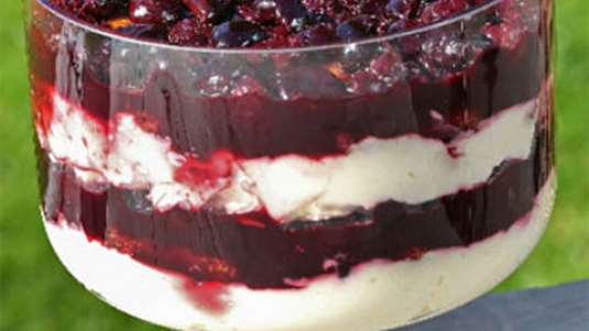 Ατομικά τράιφλ με βύσσινο, σοκολάτα και κρέμα μασκαρπόνε