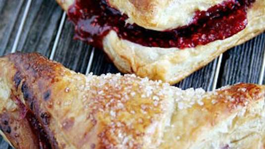 Γλυκά πιτάκια με φρέσκα φρούτα και ξηρούς καρπούς 