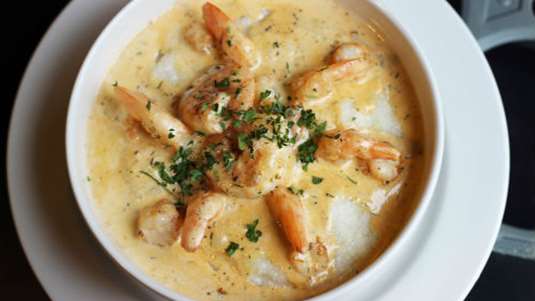 Ρεβίθια με γαρίδες και πιπεριές