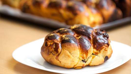 Τσουρέκι γεμιστό με σοκολάτα στο μίξερ