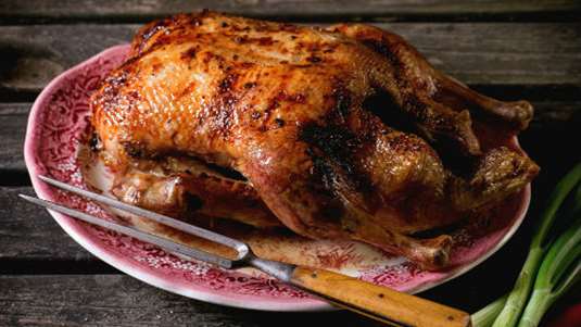 Ψητή χήνα με γλάσο από μέλι, μουστάρδα και τζίντζερ 