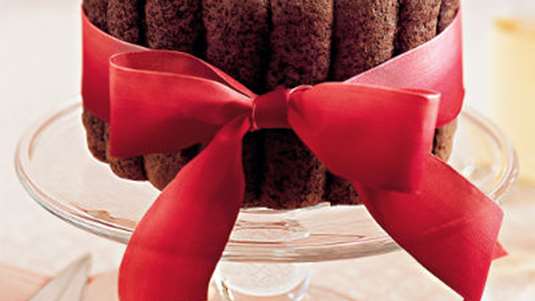 Σαρλότ με κρέμα καρύδας και κρέμα σοκολάτας