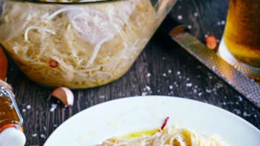 Μακαρόνια με ελαιόλαδο, σκόρδο και μυζήθρα