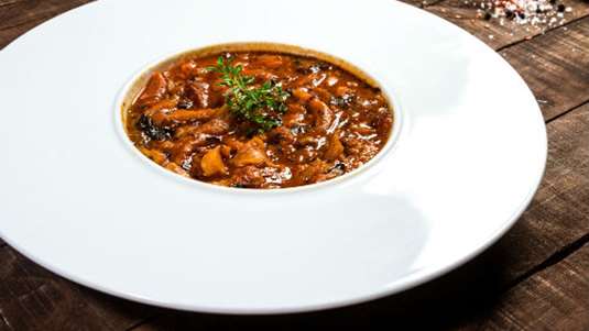 Πατσάς με ντομάτα και λαχανικά (από τη ροδίτικη κουζίνα)