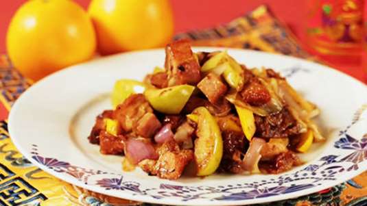 Χοιρινό κατσαρόλας με πορτοκάλι και τσίλι 