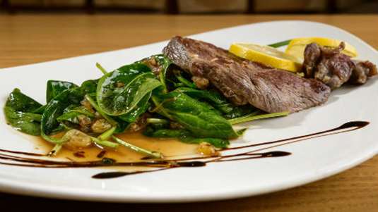 Χοιρινό με λάιμ, kale και φάρο 