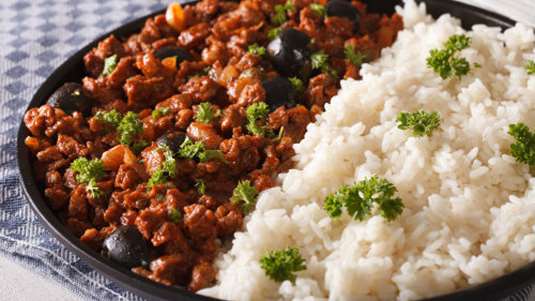 Σάλτσα κιμά με ελιές και κάπαρη (Picadillo Cubano)