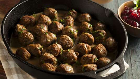 Σουηδικά κεφτεδάκια με σάλτσα καφέ