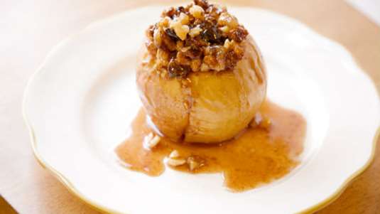 Ψητά μήλα γεμιστά με μέλι και ταχίνι 