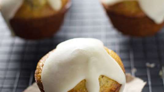 Μάφιν λεμονιού με σπόρους chia και γλάσο μελιού 