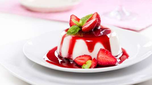 Pannacotta με σως φράουλας