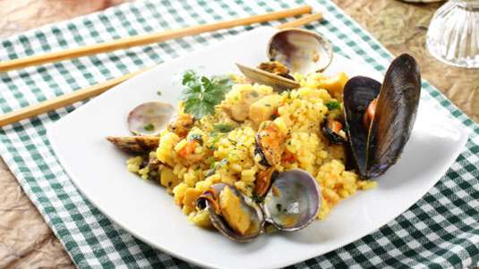 Σπαράγγια με όστρακα κυδώνια 