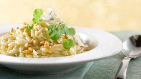 Κριθαρότο με αρωματικά βότανα και γκοργκοντζόλα