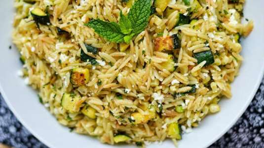 Κριθαρότο με κολοκυθάκια και δυόσμο