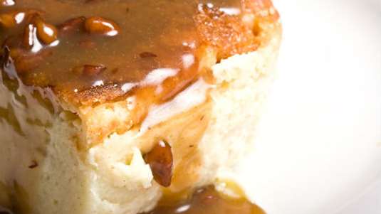 Πουτίγκα με μπαγιάτικο τσουρέκι