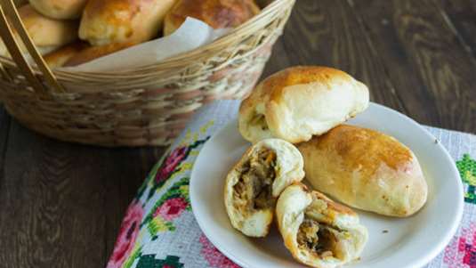 Πιροσκί με γέμιση πατάτα ή κιμά ή συκωτάκια κοτόπουλου