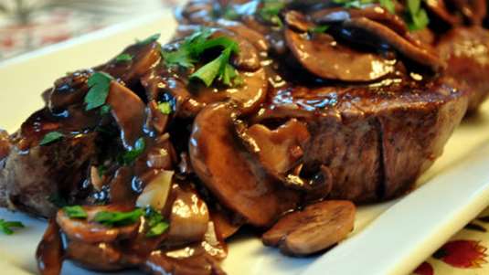 Μοσχάρι με μανιτάρια και ξύδι βαλσαμικό